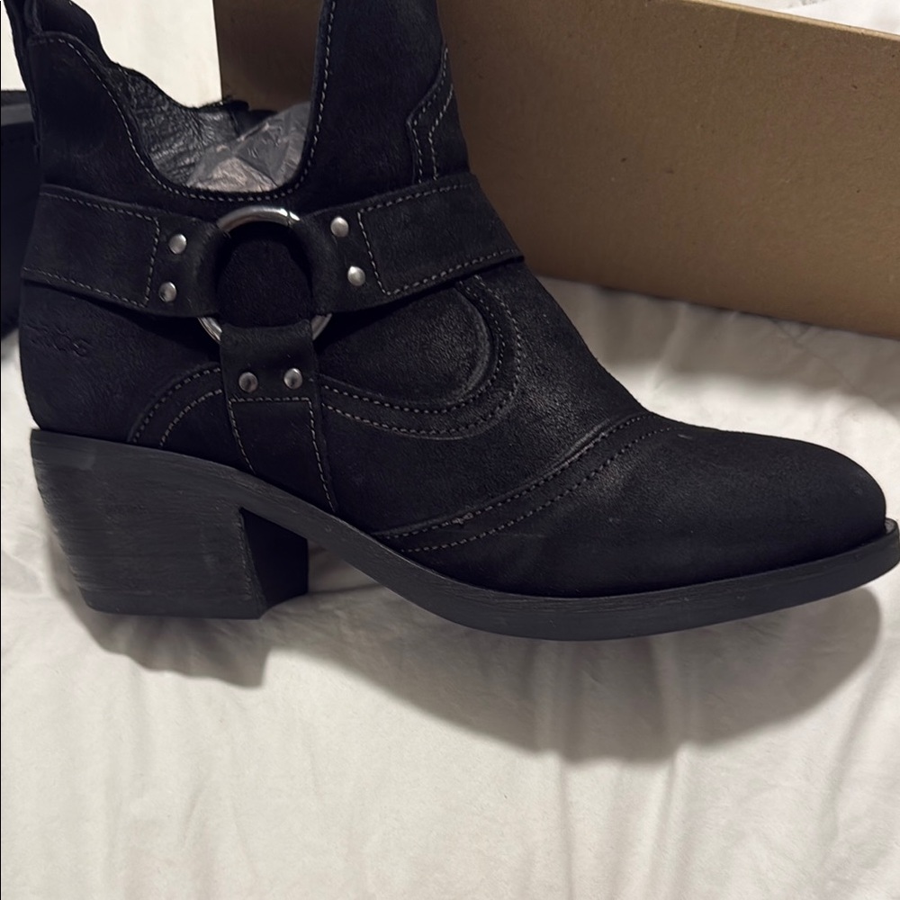 Black Women's Western Ankle Boot with Ring Harness